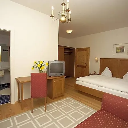 אורחן Zur Post 2*